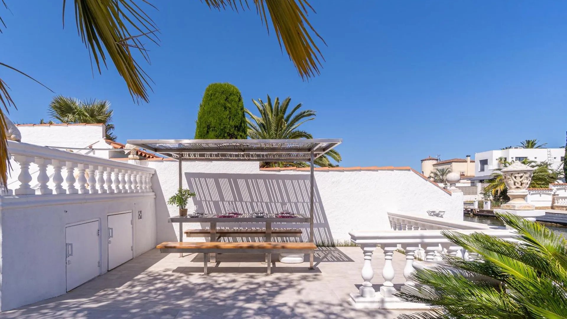 Apart-Rent Casa Llobregat 0100 Empuriabrava Villa